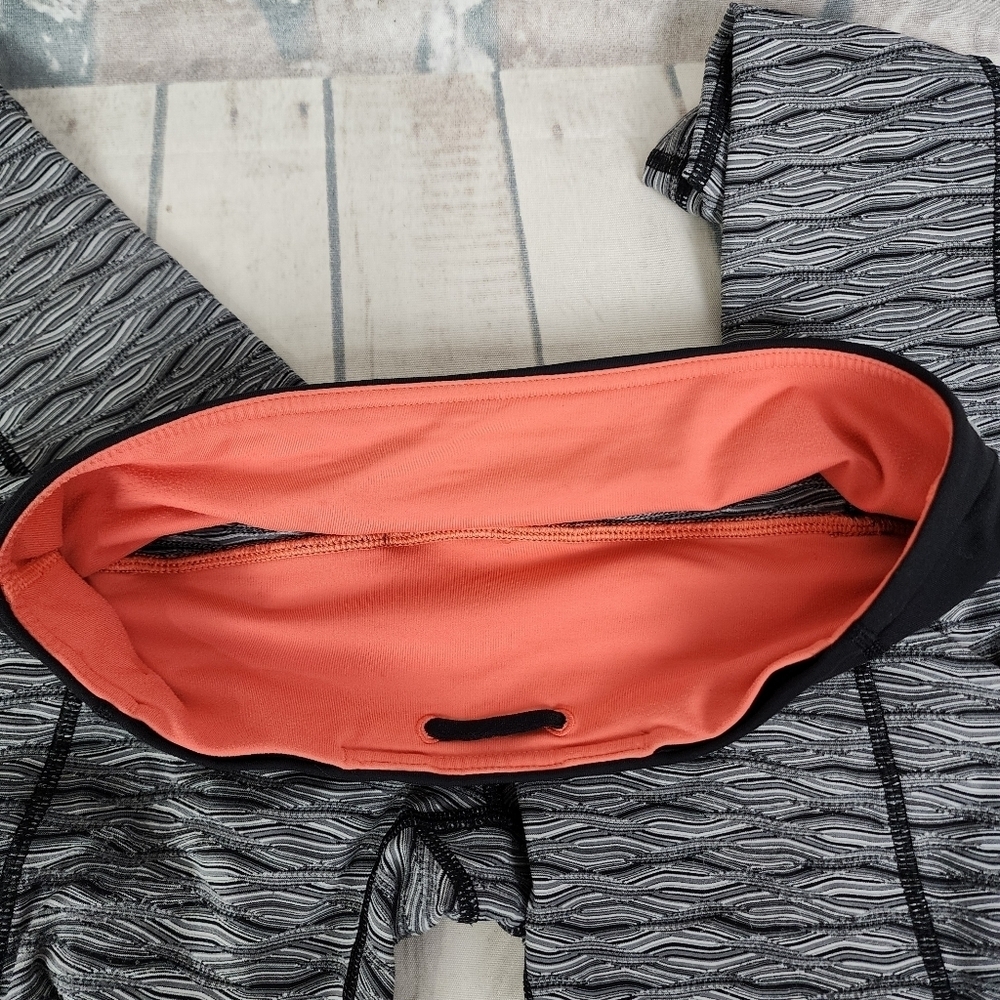 Lululemon Speed Tight II Textured Wave Black Silver Spoon Size 6 Luxtreme - Picture 13 of 14